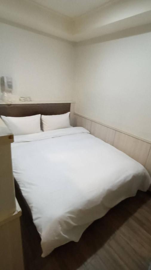 Galaxy Mini Inn Taipei Esterno foto
