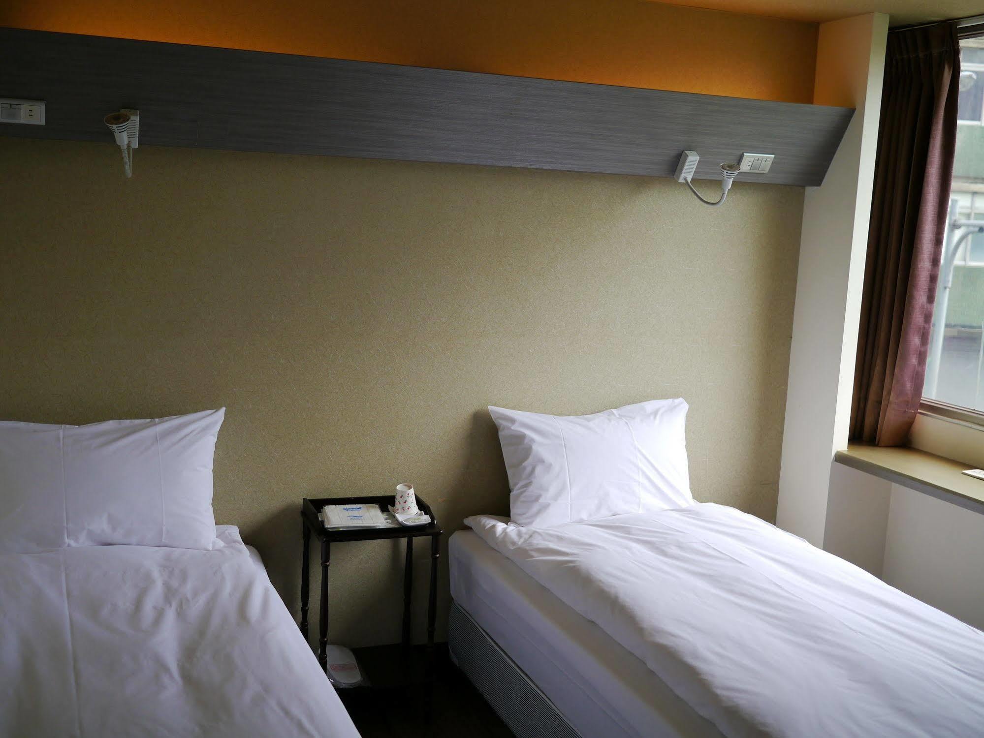Galaxy Mini Inn Taipei Esterno foto
